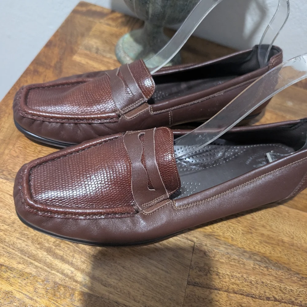SAS J Slip On Loafer Womens 9 Brown Leather Comfort Shoe Moccasin Made in‎ USA